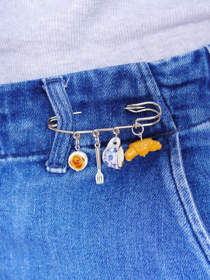 "Breakfast Time" Kilt Pin