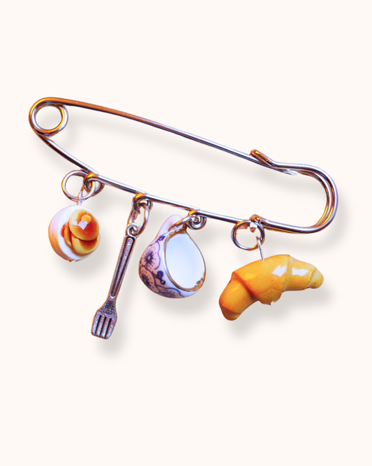 "Breakfast Time" Kilt Pin